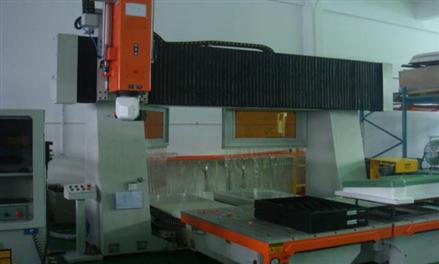 Dual-station 5-axis CNC cutting