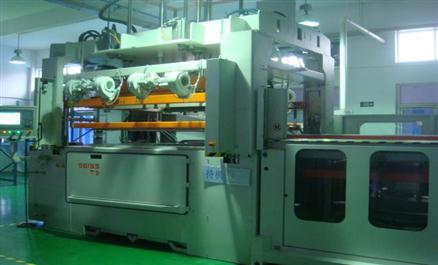 German twin-sheet thermoforming machine
